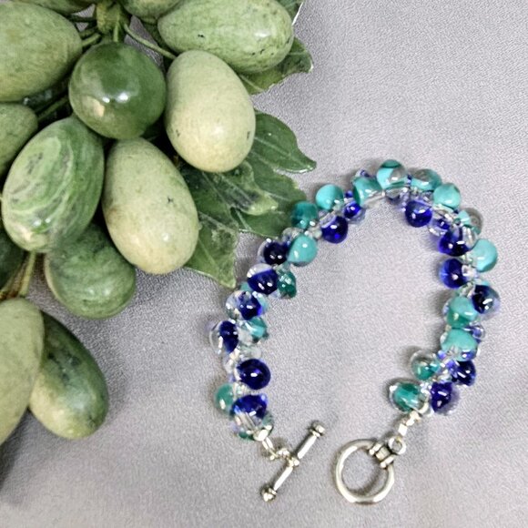 Gently Used Blue & Turquoise Bracelet Teardrop Glass Silver Tone Toggle Clasp - Picture 5 of 6